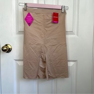 SPANX Thinstincts 2.0 High-Waisted Mid Thigh Short NWT Medium